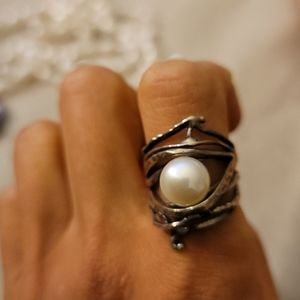 Silver ring with cultured pearl